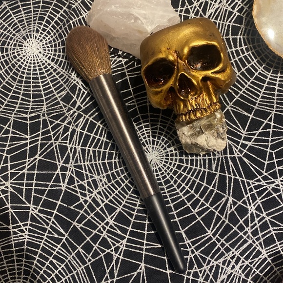 UD Pro Urban Large Tapered Powder F-103 Brush - Picture 4 of 5